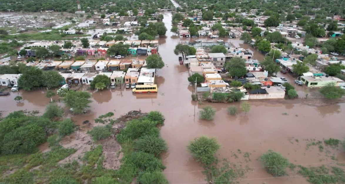 Intensas lluvias dejan calles y casas inundadas en el poblado Miguel Alemán, de Hermosillo