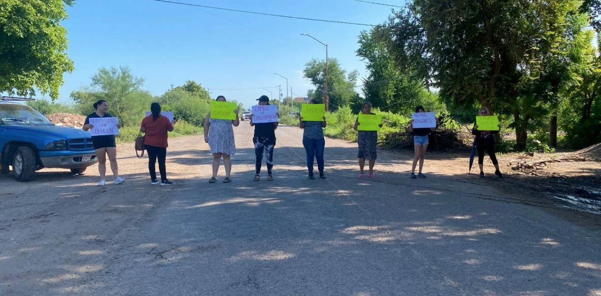 Bloquean la carretera Navojoa-Tesia para exigir solución a los apagones Bloquean la carretera Navojoa-Tesia para exigir solución a los apagones