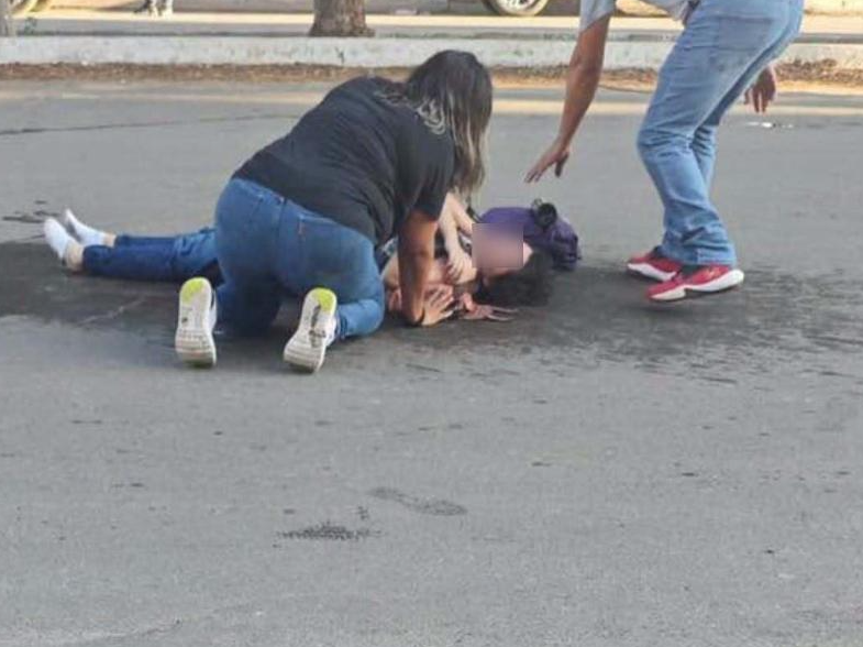 Auto embiste a estudiante de la Unison y conductor huye en Navojoa