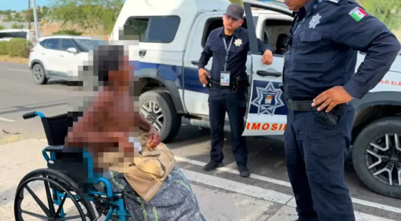 Policías auxilian a hombre lesionado que cayó del tren en Caborca Policías auxilian a hombre lesionado que cayó del tren en Caborca