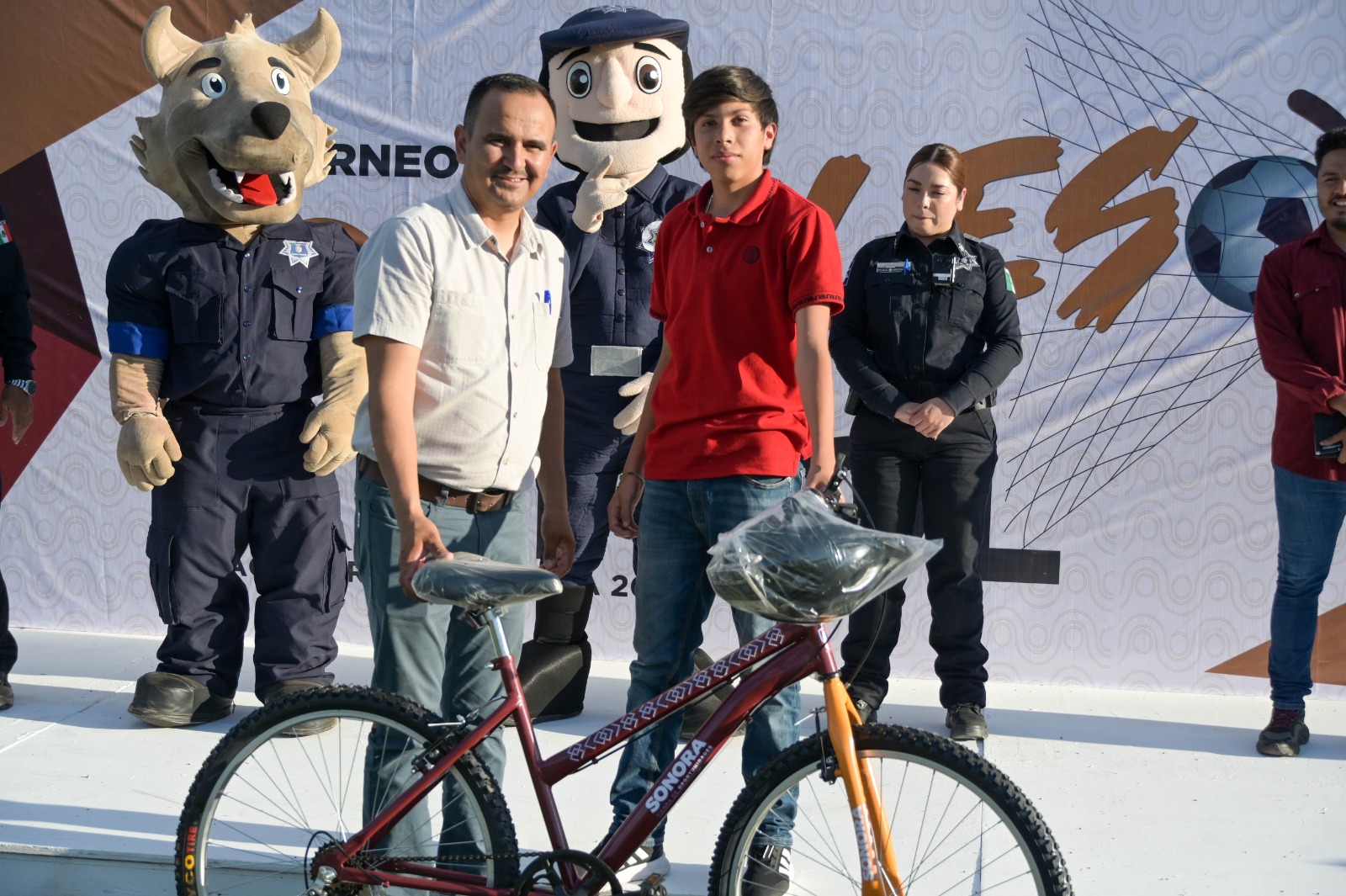 Cierra Mes de las Juventudes con Torneo de Penales y entrega de 50 bicicletas