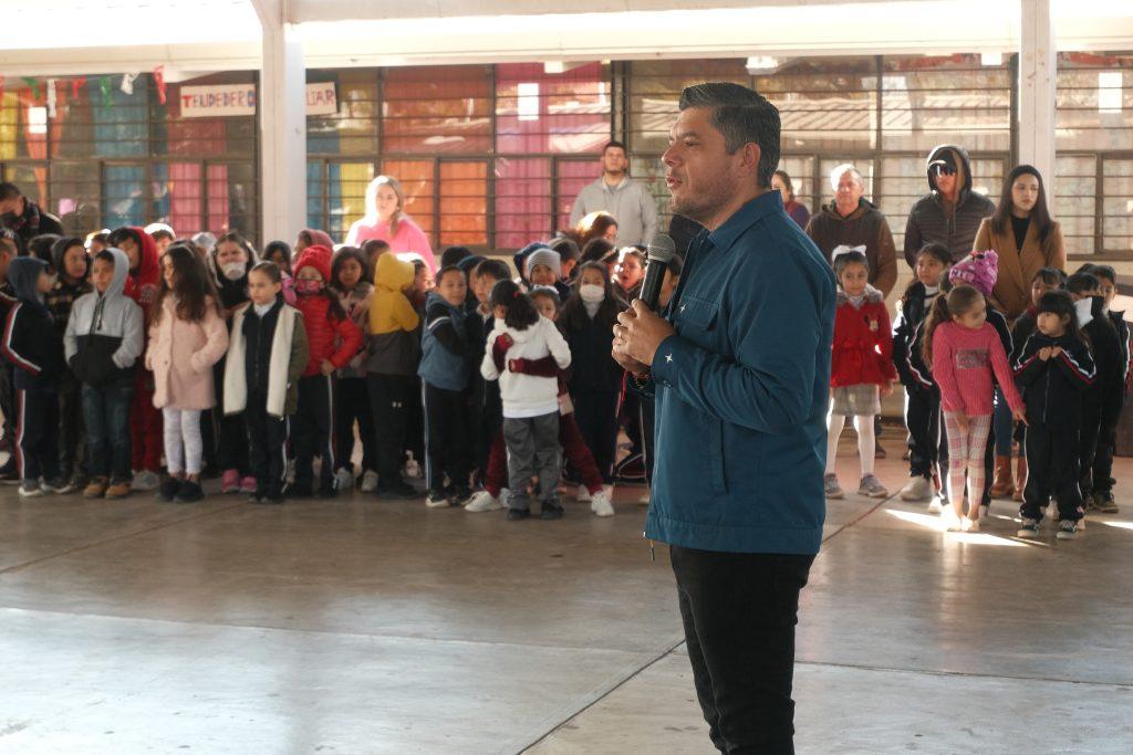 Encabeza el ‘Beto’ Vázquez ceremonia de honores a la bandera en la primaria Margarita Maza de Juárez