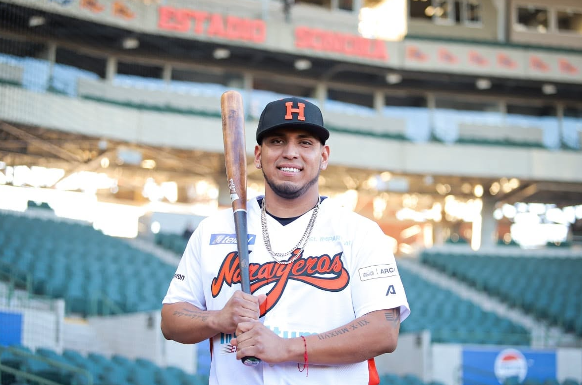 Paredes levanta la mano para volver con Naranjeros