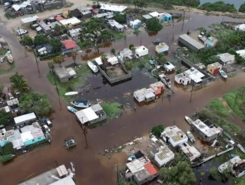 Reportan 110 viviendas afectadas por lluvias en Bahía de Lobos Reportan 110 viviendas afectadas por lluvias en Bahía de Lobos