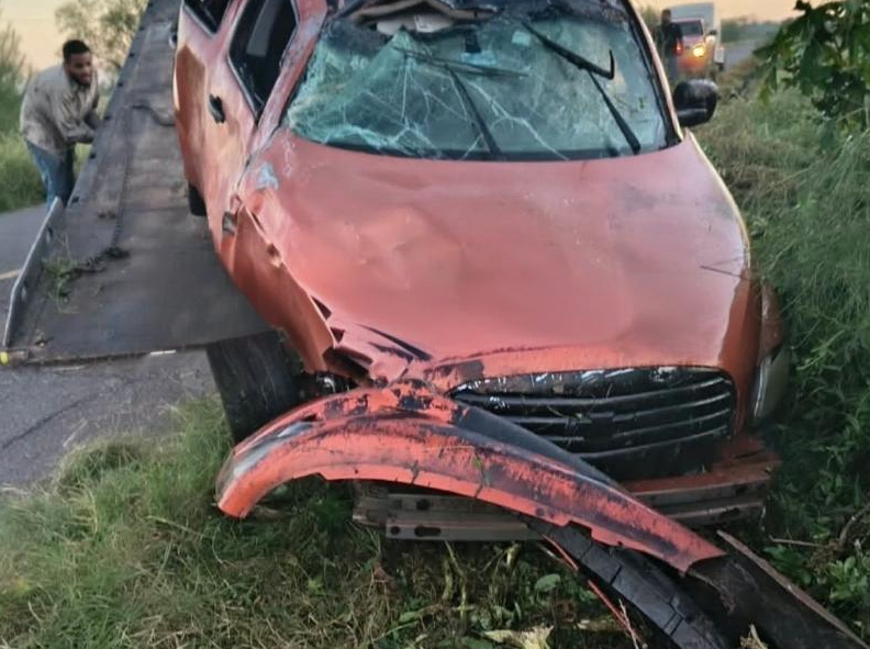 Volcadura en canal de Navojoa deja un muerto y un desaparecido Volcadura en canal de Navojoa deja un muerto y un desaparecido