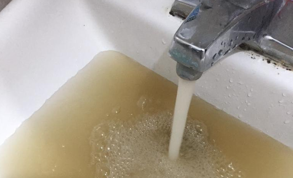 El agua que enferma: Guadalajara entra en emergencia hídrica y racionará el suministro por seis meses