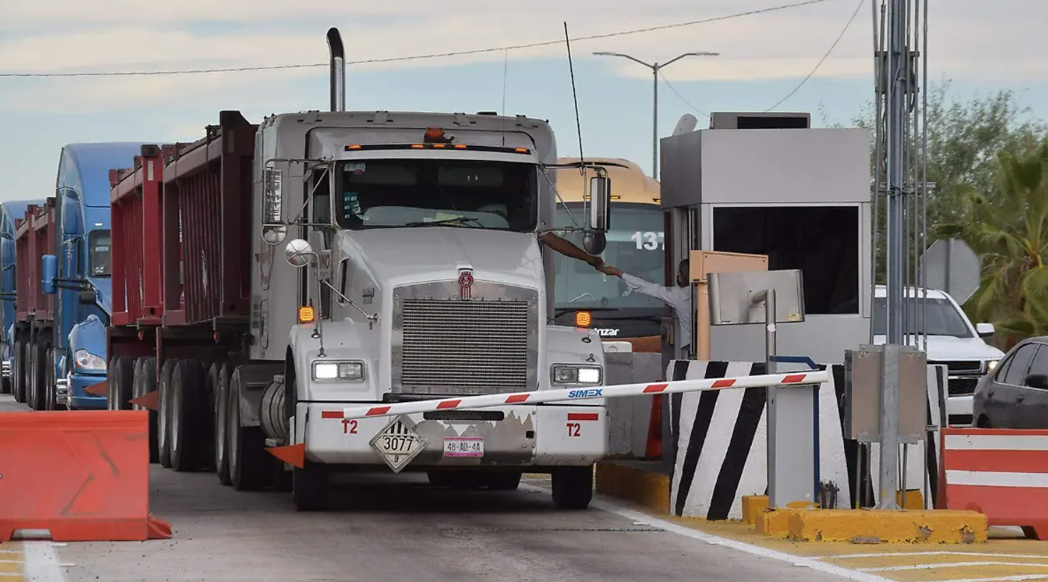 Transportistas de Sonora se suman al paro nacional este 26 de octubre Transportistas de Sonora se suman al paro nacional este 26 de octubre