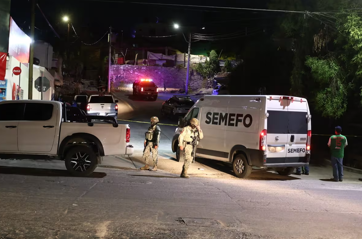 Matan a un joven de 20 años y hieren a otro en un ataque armado en la colonia 5 de Mayo de Hermosillo Matan a un joven de 20 años y hieren a otro en un ataque armado en la colonia 5 de Mayo de Hermosillo