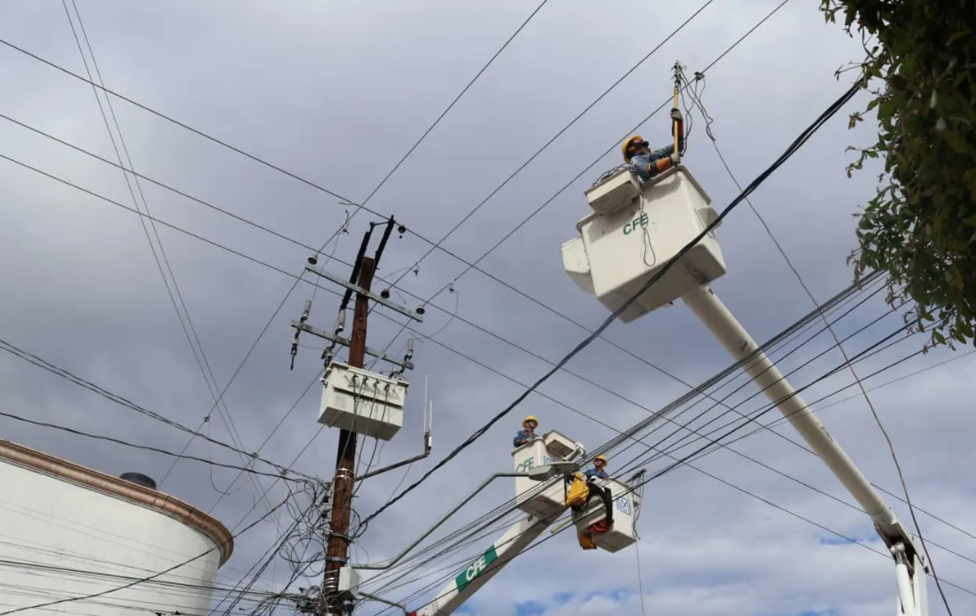 Lluvias provocan apagones, semáforos fuera de servicio y cierres viales en Hermosillo Lluvias provocan apagones, semáforos fuera de servicio y cierres viales en Hermosillo